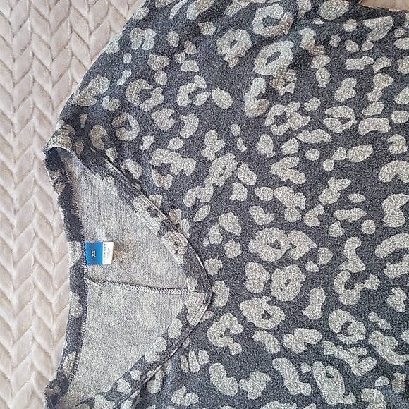 Old Navy Luxe Tee - Picture 2 of 4